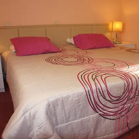 Hotell Contriz 2*