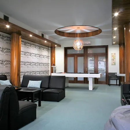 Hotell Contriz 2*